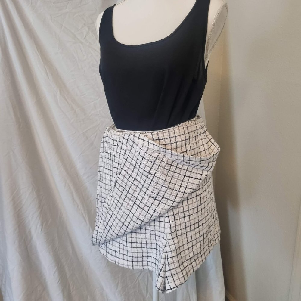 White/Black Skort